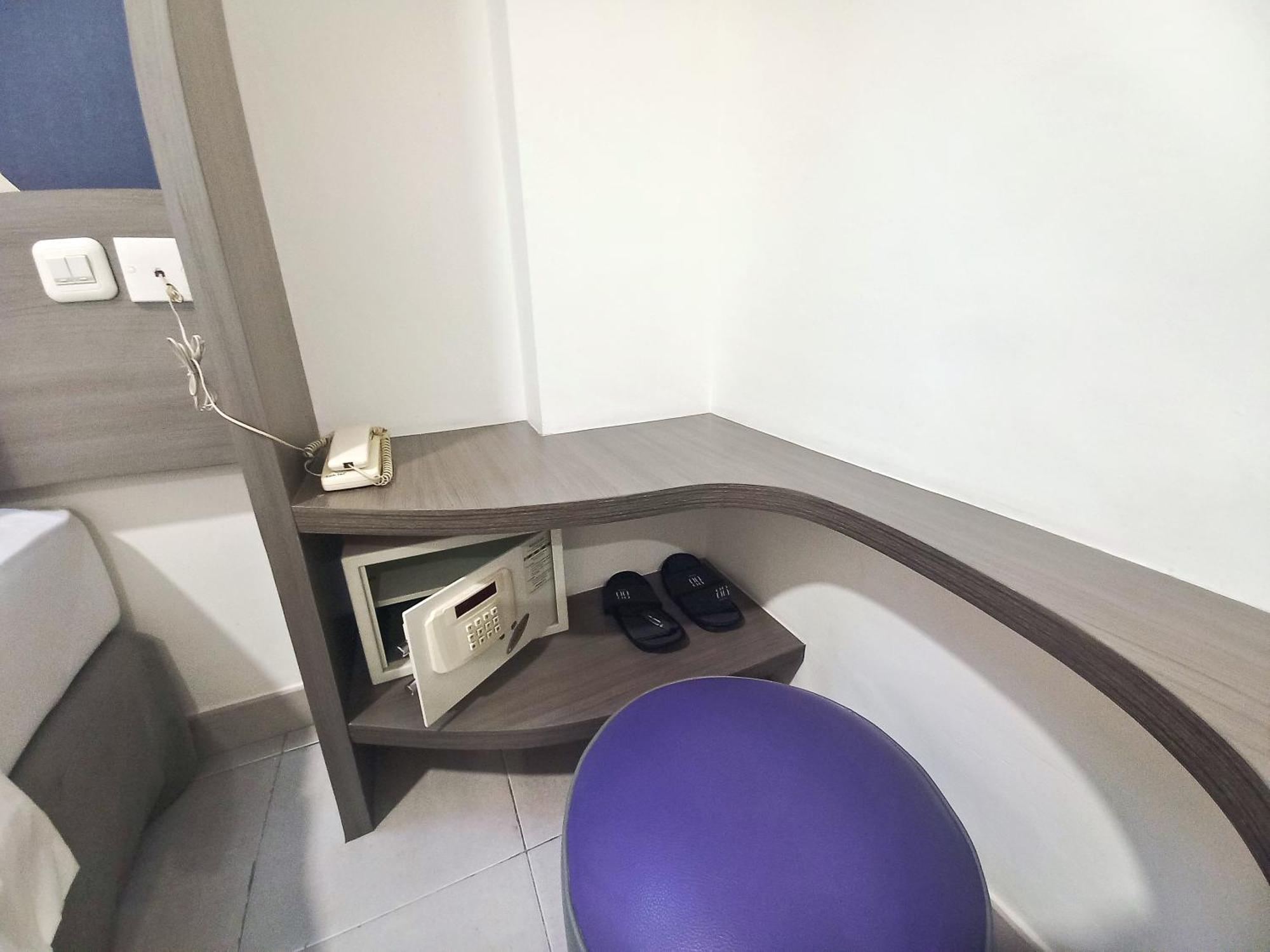 Hotel 88 Kedoya จาการ์ตา ภายนอก รูปภาพ